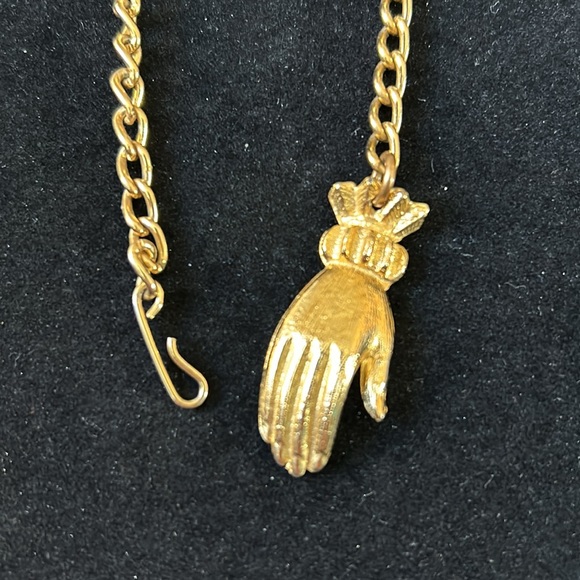 Unusual Vintage Gold Tone Chain Necklace with Cuffed Hand Pendant - Picture 3 of 6